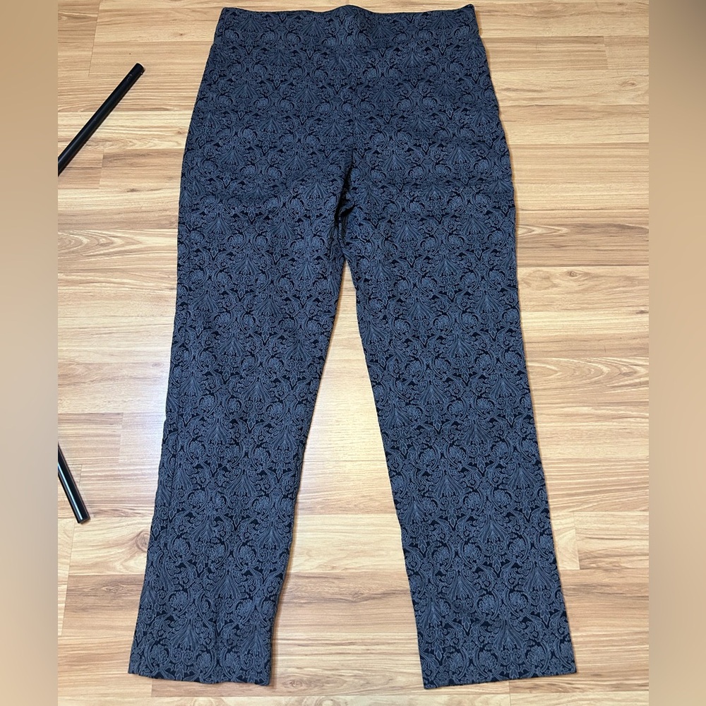 Chico's Black and Gray Faux Brocade Patterned Easywear Pants